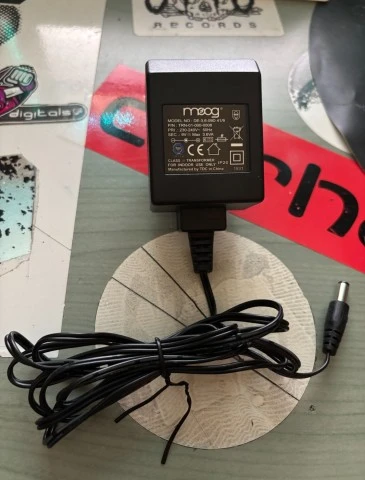 Moog moogerfooger power supply