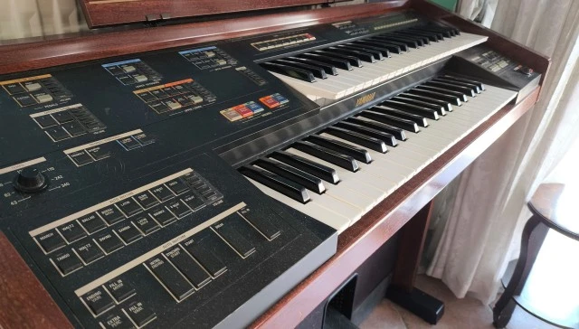 Χαρίζεται Yamaha Electone MC-200