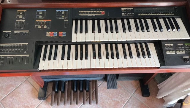 Χαρίζεται Yamaha Electone MC-200
