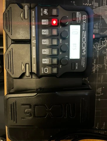 Zoom G1X Four πολυεφέ πετάλι για όργανα