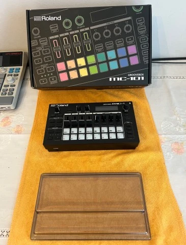 Roland mc 101