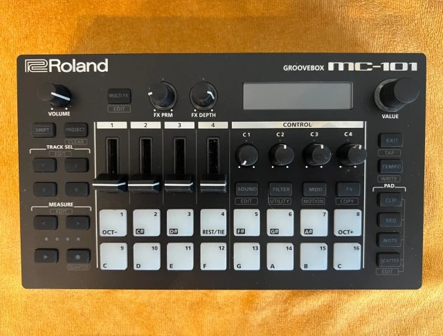 Roland mc 101