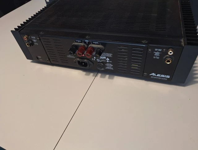Reference Amplifier