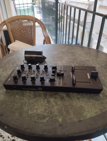 Reloop Mixtour DJ Controller (Excellent Condition)