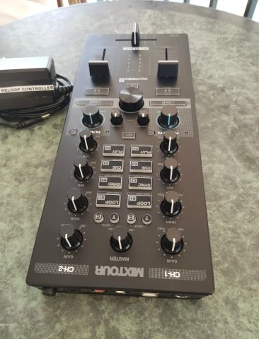 Reloop Mixtour DJ Controller (Excellent Condition)