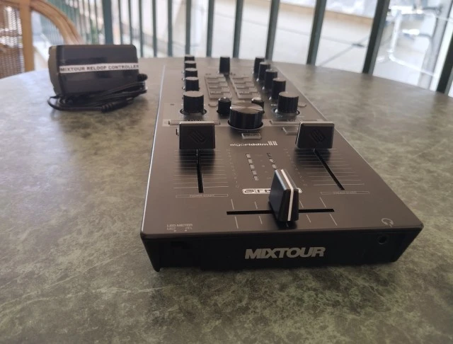 Reloop Mixtour DJ Controller (Excellent Condition)