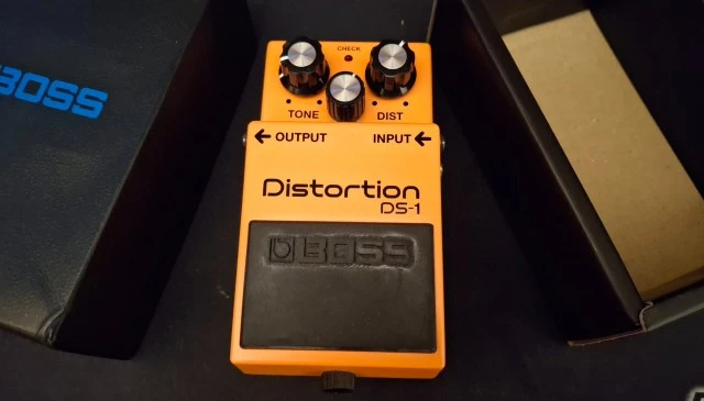 Boss ds1 - distortion pedal