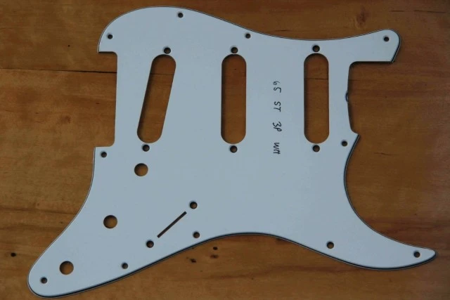 Stratocaster 3ply Pickguard SSS 