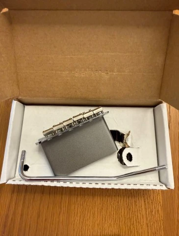 Fender Pure Vintage Tremolo Bridge
