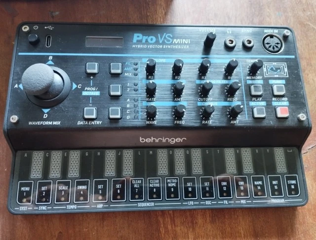 Behringer ProVsMini synth 