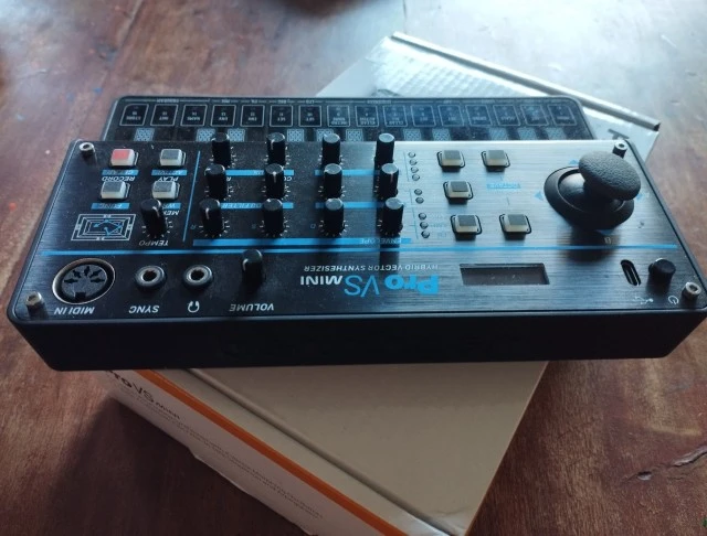 Behringer ProVsMini synth 