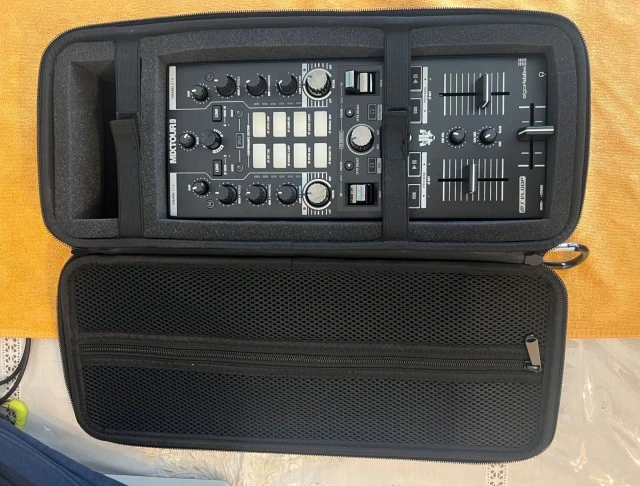 Reloop Mixtour pro