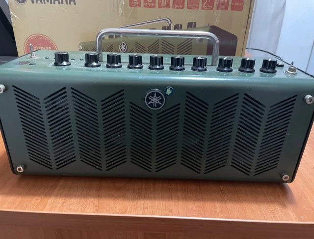 Yamaha thr10x mazi m kouti kalodio sta 240 