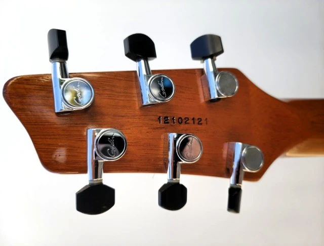 Godin Ultra A6