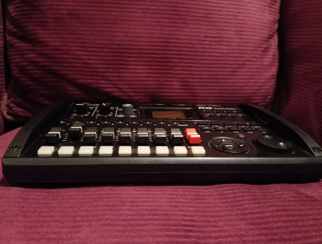 Zoom R8 Recorder: Interface: Controller: Sampler 