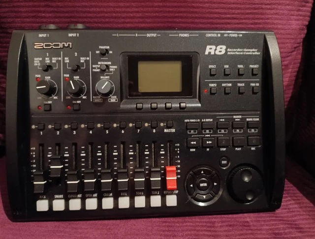 Zoom R8 Recorder: Interface: Controller: Sampler 