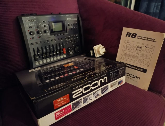 Zoom R8 Recorder: Interface: Controller: Sampler 