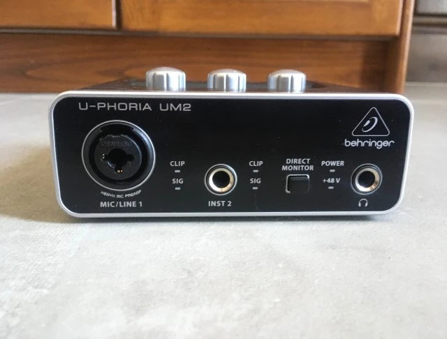Behringer U-Phoria UM2 (Κάρτα ήχου)