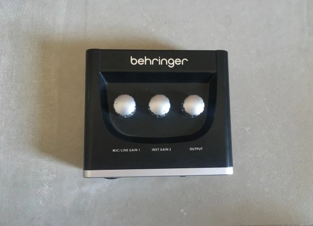 Behringer U-Phoria UM2 (Κάρτα ήχου)