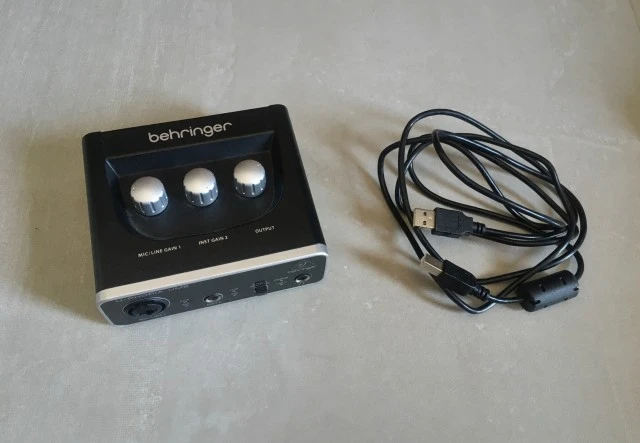 Behringer U-Phoria UM2 (Κάρτα ήχου)