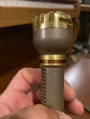 Akg d19