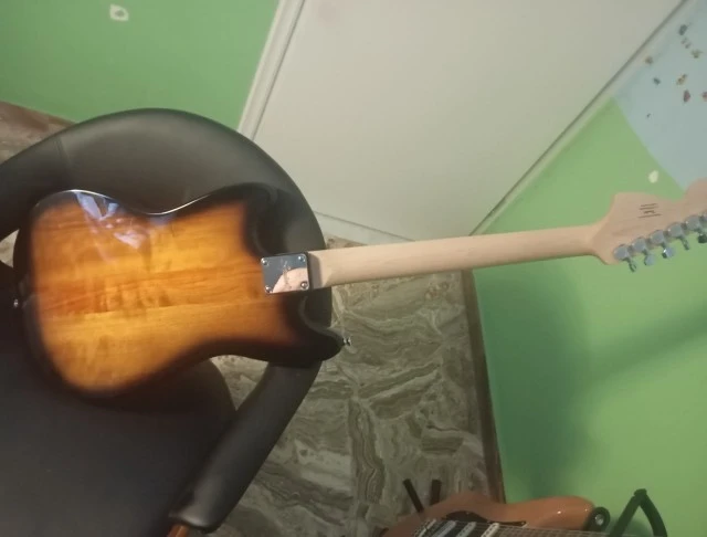 Squire sonic mustang sunburst kurt cobain mod