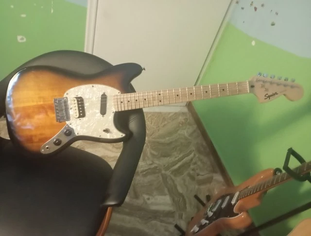 Squire sonic mustang sunburst kurt cobain mod