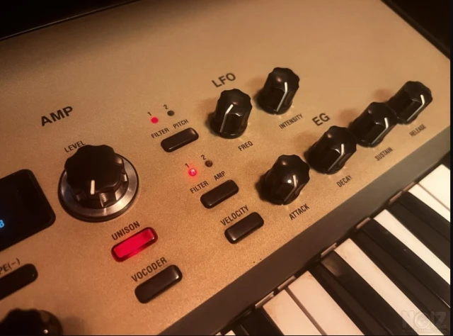 MINT- KORG KingKORG (1st Gen Champagne Gold)
