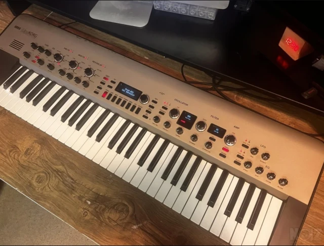 MINT- KORG KingKORG (1st Gen Champagne Gold)