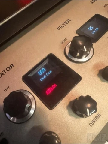 MINT- KORG KingKORG (1st Gen Champagne Gold)