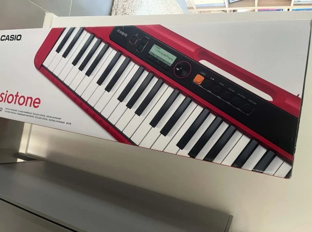 Casio CT-S200 RD