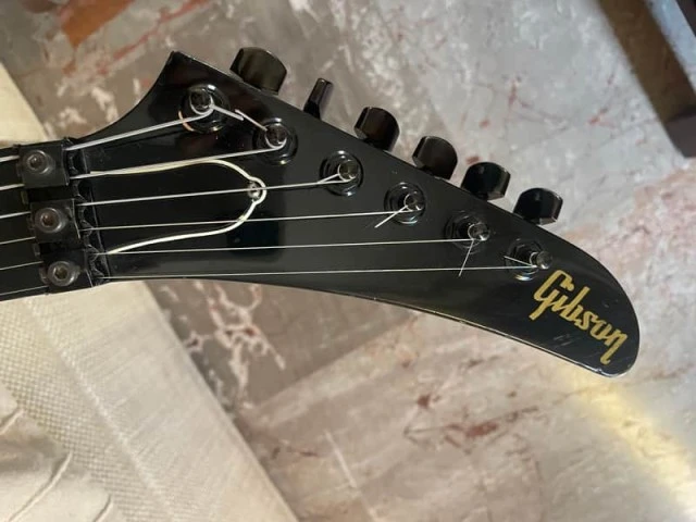 Gibson U-2 (Mach II) 1989 - Ebony finish , Scalloped Ebony fretboard 