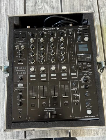 Pioneer DJ DJM-900NXS2 + Flight Case