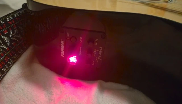 Fender ηλεκτροακουστική κιθάρα με θήκη 