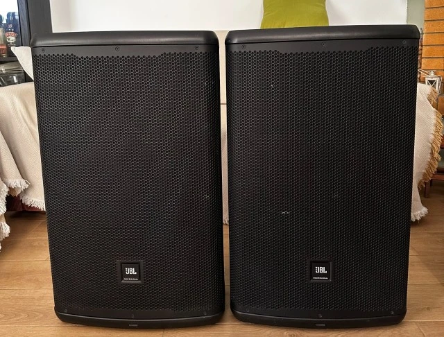 2x JBL EON 715 + 2 βάσεις ηχείων