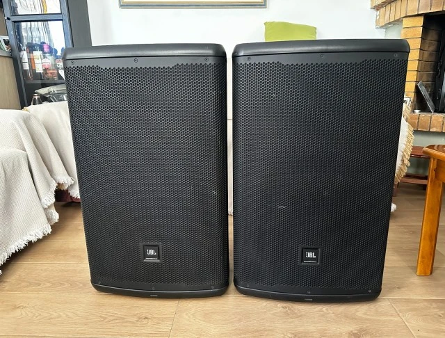 2x JBL EON 715 + 2 βάσεις ηχείων