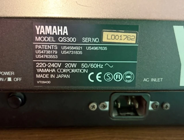 YAMAHA QS300