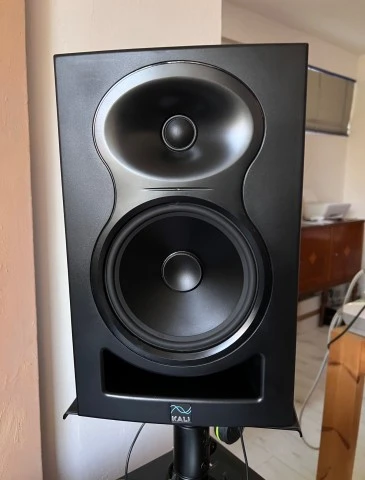 Kali Audio LP-6 and gravity stands