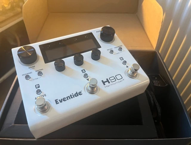 H90 Harmoniser + Barn 3 OXU FOOTSWITCH 