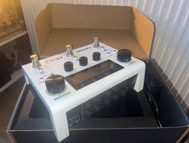 H90 Harmoniser + Barn 3 OXU FOOTSWITCH 