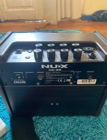 Nux AC25 Busking Amp
