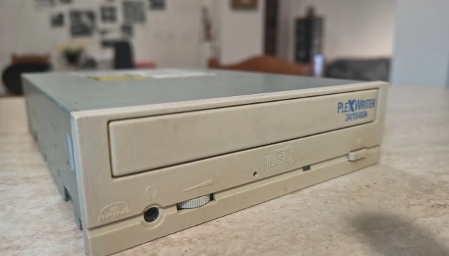 CD recorder Plextor PX-W2410TA 