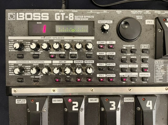 Boss GT-8 πολυεφέ πεταλιέρα σαν καινούργιο με τσάντα και αυθεντικό τροφοδοτικό