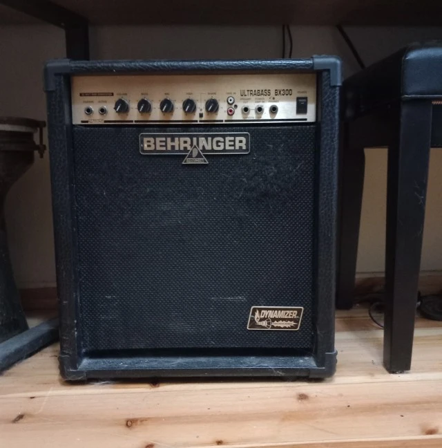 behringer ultrabass bx300