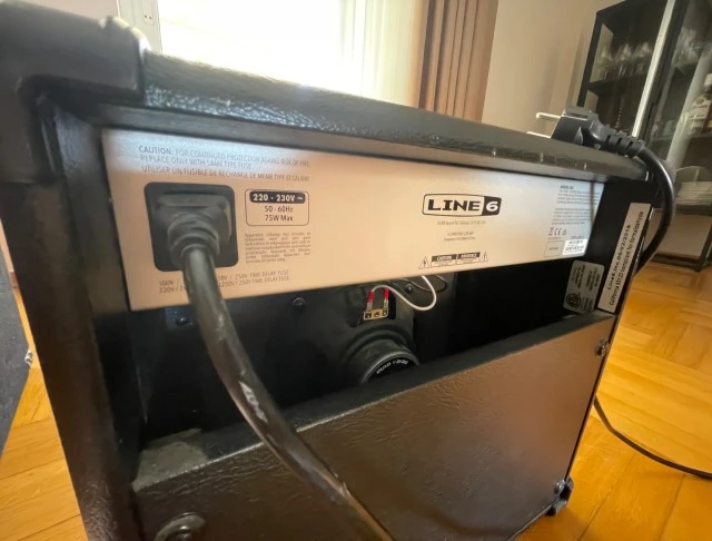 LINE 6 SPIDER CLASSIC 15 GUITAR COMBO AMP