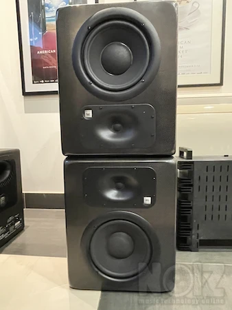 JBL LSR28P