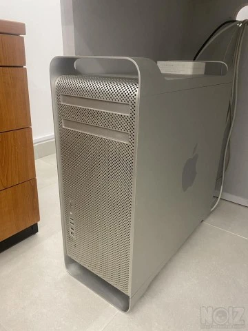 Mac Pro 3.1 (Early 2008) μαζί με Display