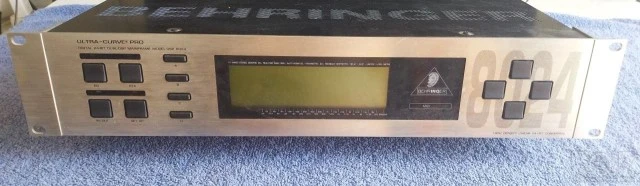 EQ analyzer anti feedback Behringer DSP 