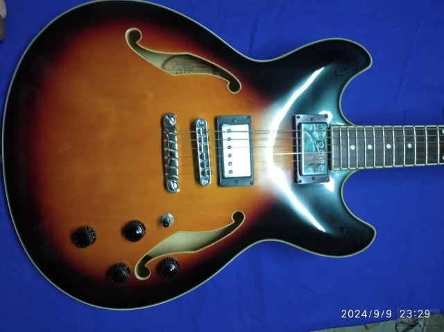 Ibanez semi hollow AS73