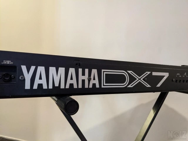 Yamaha DX7 (DX7IID) με σκληρή θήκη/hard 